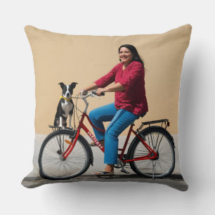 Whimsical Bike Ride med Hund assiston Kudde