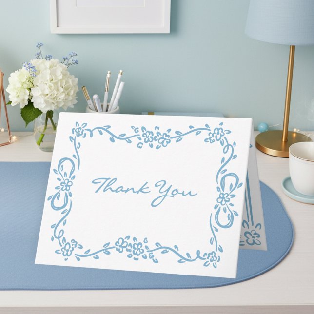 Whimsical Blå Handritad Blommig Rand Bröllop Tack Kort (Whimsical Blue Hand Drawn Floral Stripe Wedding Thank You Card)
