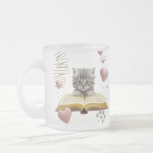 Whimsical Bookworm Kitten Tvåtons Mugg – Magisk