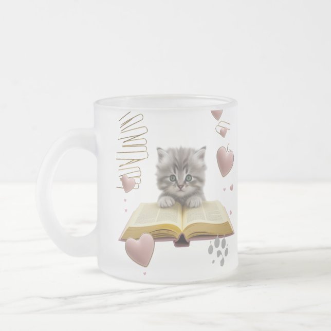 Whimsical Bookworm Kitten Two-Tone Mug – Magical Frostad Glasmugg (Vänster)