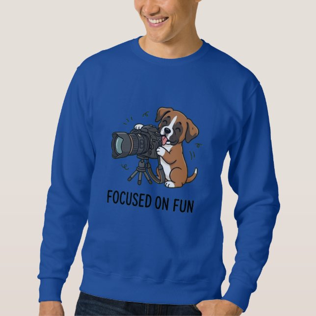 Whimsical Boxer Valp med Kamera Fokuserad På Kul Lång Ärmad Tröja (Framsida)