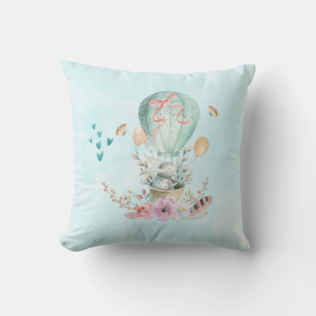 Whimsical Bunny Riding i en Luftballong Kudde (Framsida)