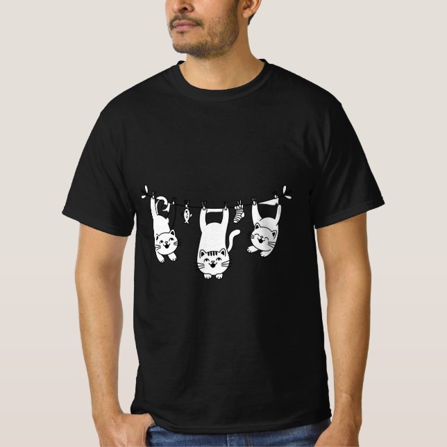 Whimsical Cats on a Clothesline T Shirt (Framsida)