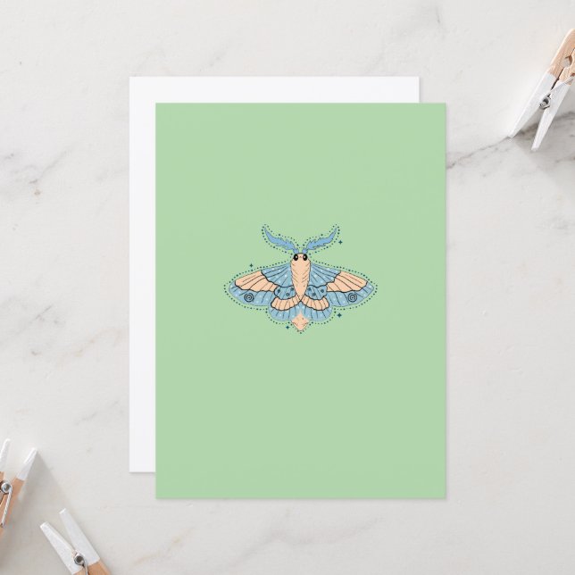 Whimsical Celestial Moth — Mjuk Blå och Persika (Fram/Back In Situ)