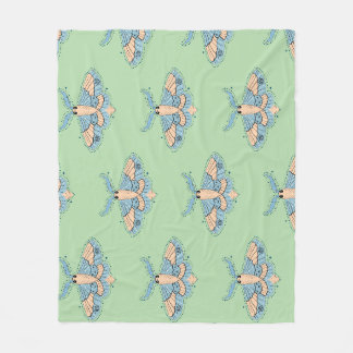 Whimsical Celestial Moth — Mjuk Blå & Persika Fleecefilt