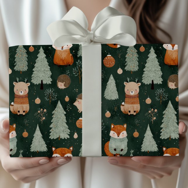 Whimsical Christmas Tree with Red Fox Dark Green Presentpapper (Skapare uppladdad)