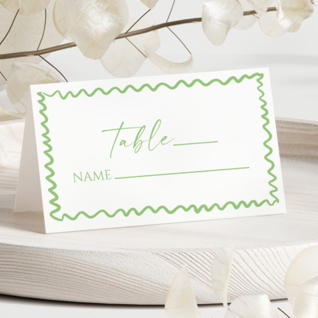 Whimsical Citrus Green Wavy Border Wedding Placeringskort (Skapare uppladdad)