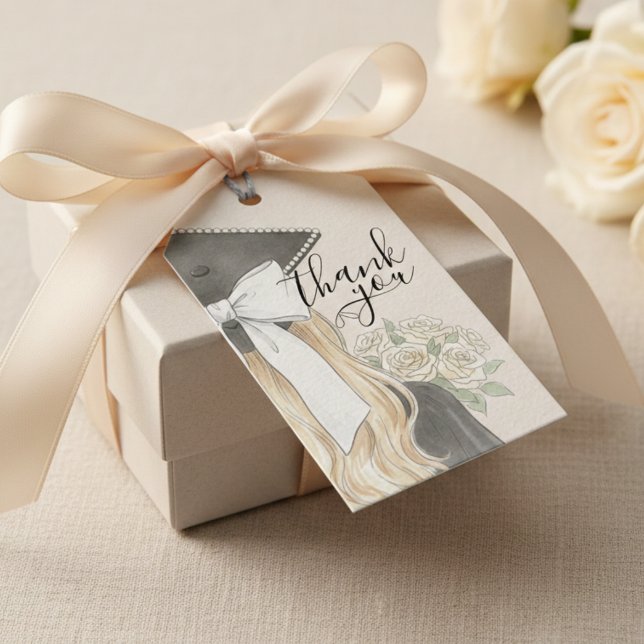 Whimsical examensmössa med slinga & pärlor skrift presentetikett (Whimsical Graduation Cap with Bow & Pearls Script Gift Tags)