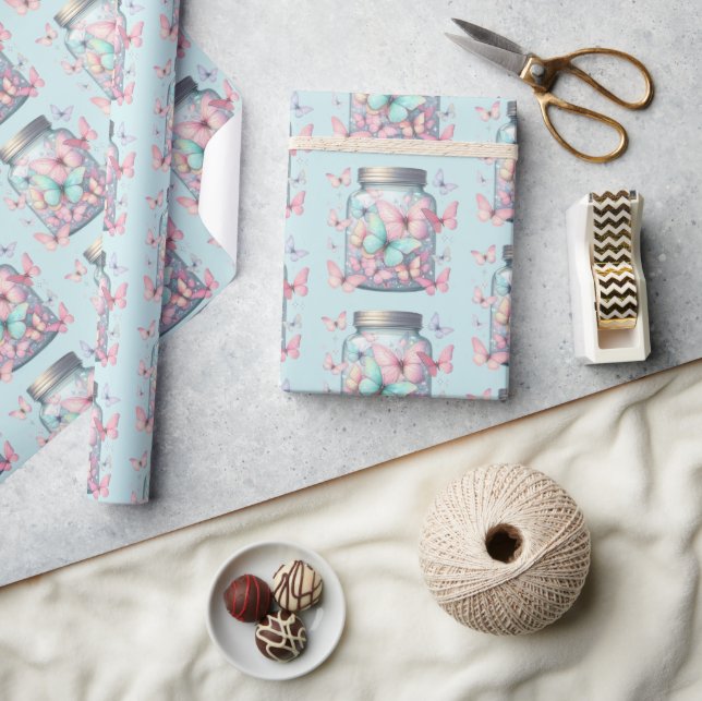 Whimsical fjärilsmönster i en burk presentpapper (Hantverk)