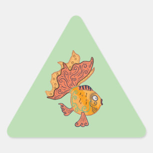 Whimsical Folk Art Guld Fisk Boho Virvel Fantasi Triangelformat Klistermärke
