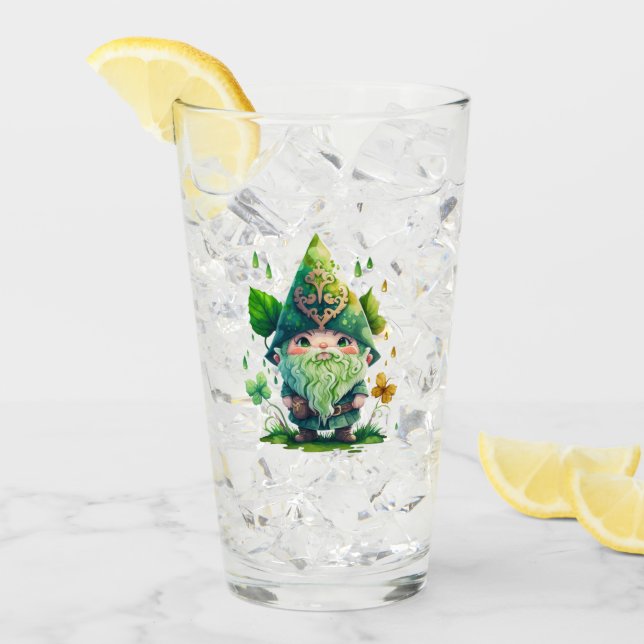 Whimsical Gnome, omgiven av Vibrant Löv Glaskopp (Framsida Ice)