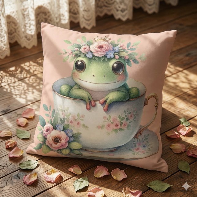 Whimsical Groda i Blommig Tekopp Kudde (Whimsical Frog in Floral Teacup Throw Pillow Mockup B)