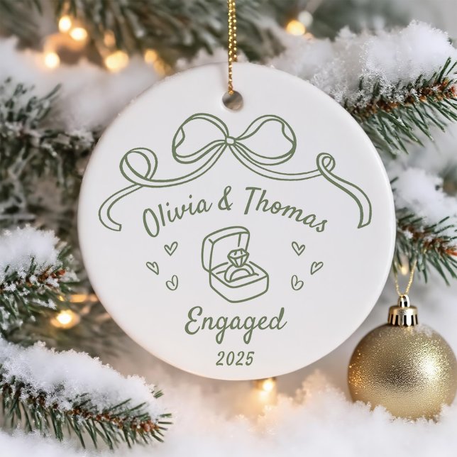 Whimsical Hand Drawn Christmas Engaged Julgransprydnad Keramik (Skapare uppladdad)