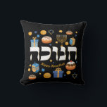 Whimsical Hebrew Hanukkah Menorah Dreidel & Donuts Kudde<br><div class="desc">Denna kudde på Hanukkah med en dramatisk svart bakgrund kommer att belysa mottagaren. Öka någons Helgdag med den här djärva designen. Det är perfektens sätt att önska vänner och familj en Lycklig Hanukkah. Vitaktigt färgat Chanukah inslag - inklusive Jelly Donuts, Dreidels, Wrapped Gifts, Guld Mynt och David Stars - omger...</div>