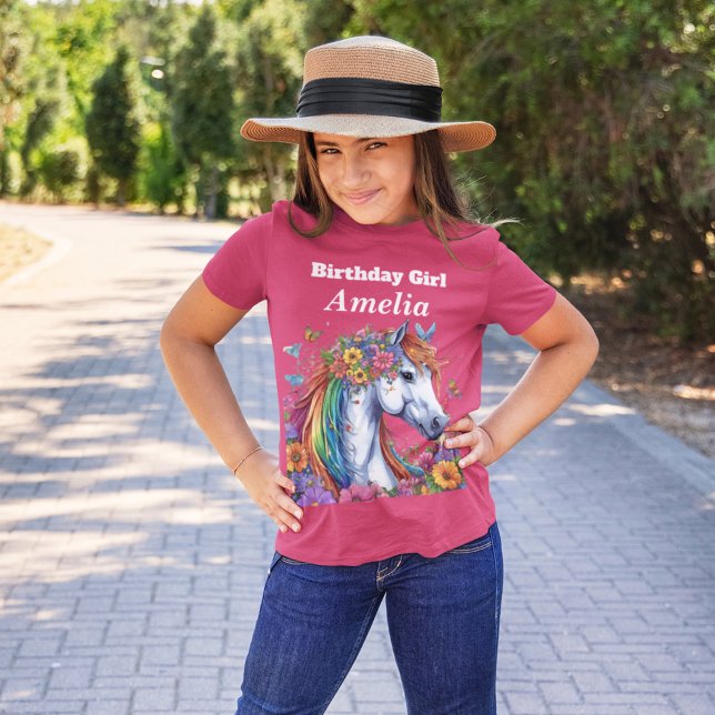 Whimsical Horse Rainbow Equestrian Födelsedagsfest T Shirt (Adorable Birthday shirt For the Horse Lover. This shirt can be personalized)