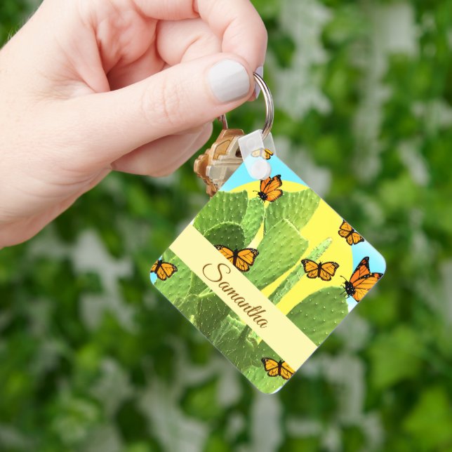 Whimsical Kaktus Och Fjärilar Nyckelring (Hand)
