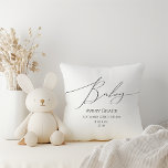 Whimsical Könsneutrala Babydetaljer Kudde<br><div class="desc">Vi presenterar vår fantasifulla könsneutrala babykudde - perfekt för alla årstider, vare sig det är höst, vinter, vår eller sommar! Denna kudde har en bohemisk-chic känsla med modern, elegant kalligrafi och en minimalistisk svart-vit design. Den är söt och unik med en touch av vintage shabby chic, vilket gör den perfekt...</div>