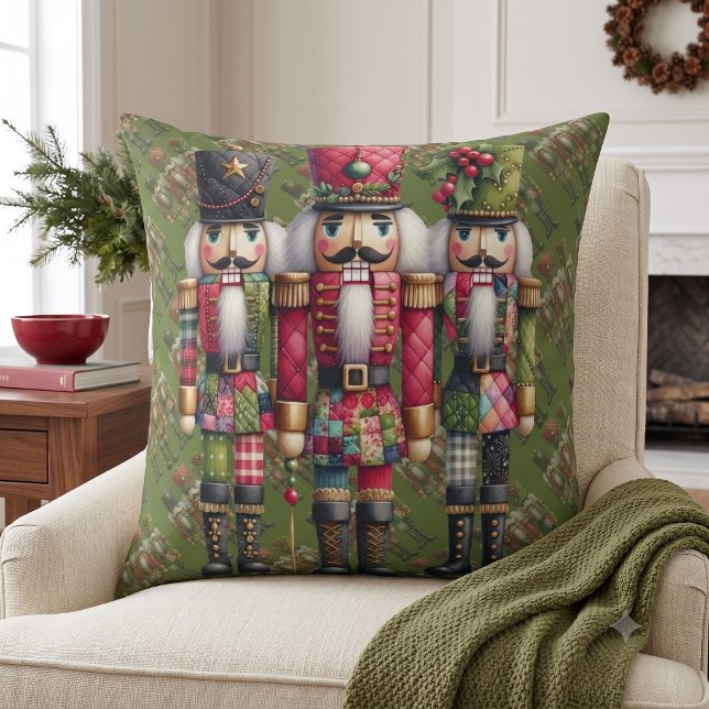 Whimsical Lapptäcke Jul Nötknäppare Trio Kudde (Whimsical Patchwork Christmas Nutcracker Trio Throw Pillow)