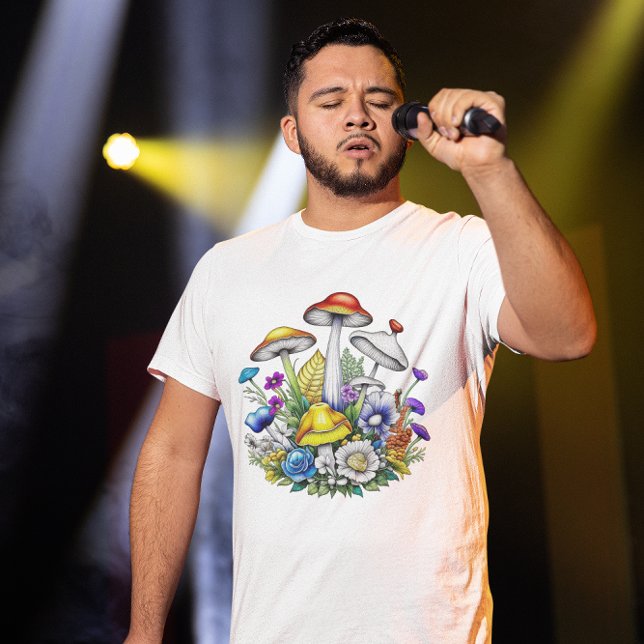 Whimsical Magiska Svampar och Blommor T Shirt (Skapare uppladdad)