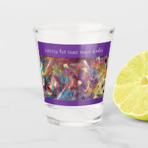 Whimsical Mardi Gras shotglas med masker.