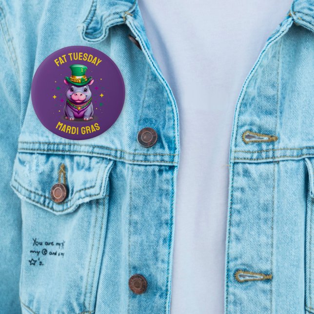 Whimsical Mardi Gras Tjock Tisdag Hippo Sticker Knapp (Skapare uppladdad)