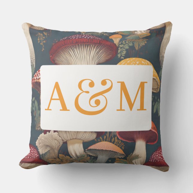 Whimsical Mushroom Mönster med dubbla monogram Kudde (Framsida)