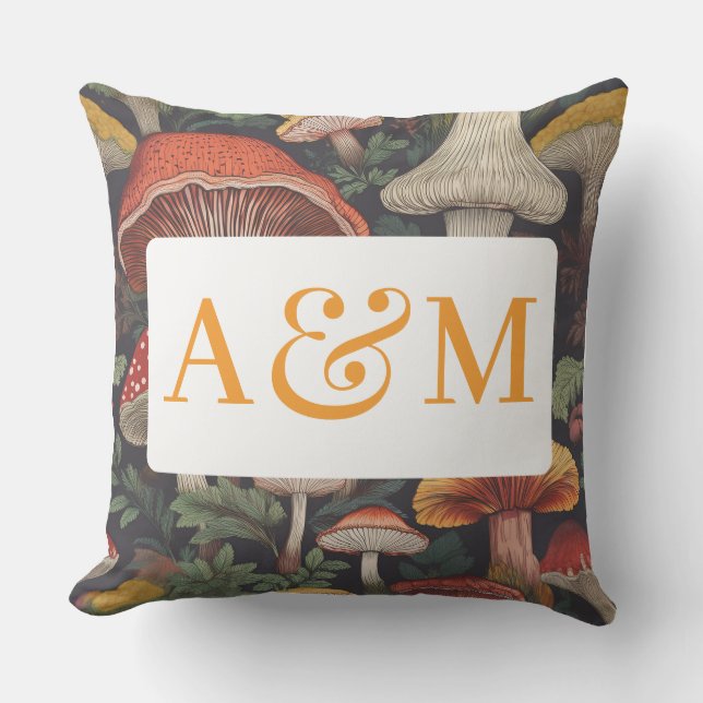 Whimsical Mushroom Mönster med dubbla monogram Kudde (Framsida)