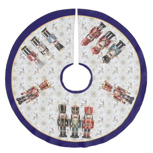 Whimsical Nutcracker Christmas Tree Skirt  Julgransmatta Borstad Polyester (Framsidan)