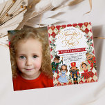Whimsical Nutcracker Födelsedagsfest Photo Inbjudningar<br><div class="desc">Vitmisk nötköttskårare kallade födelsedagsinbjudan i festive Red och guld</div>