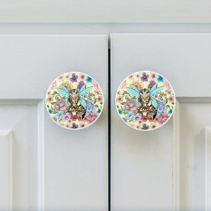 Whimsical Pastell Tabby Älvkatt Blommig Fantasy Knopp