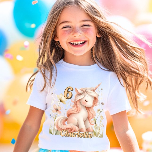 Whimsical pastellfärgad enhörning vildblomma födel t shirt (Skapare uppladdad)