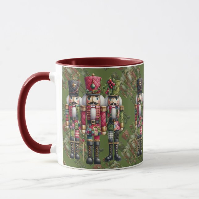 Whimsical Patchwork Jul Nötknäppar Trio Mugg (Vänster)