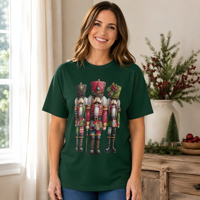 Whimsical Patchwork Jul Nötknäppar Trio T Shirt (Whimsical Patchwork Christmas Nutcracker Trio T-Shirt)