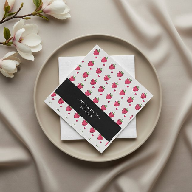 Whimsical Pink Strawberry Wedding Napkins Pappersservett (Playful strawberry wedding theme for modern romantic couples)