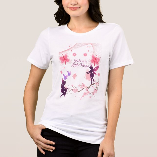 Whimsical Sagor och Fjärilar Blommig Illustration  T Shirt (Framsida)