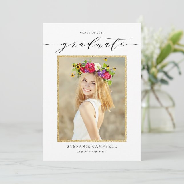 Whimsical Script Glitter Class of 2025 Studenten Meddelande (Stående Fram)