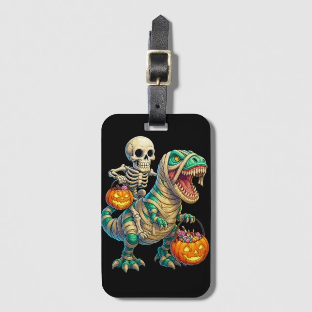 Whimsical Skeleton Riding Mummy T-Rex Halloween Bagagebricka (Framsida vertikal)