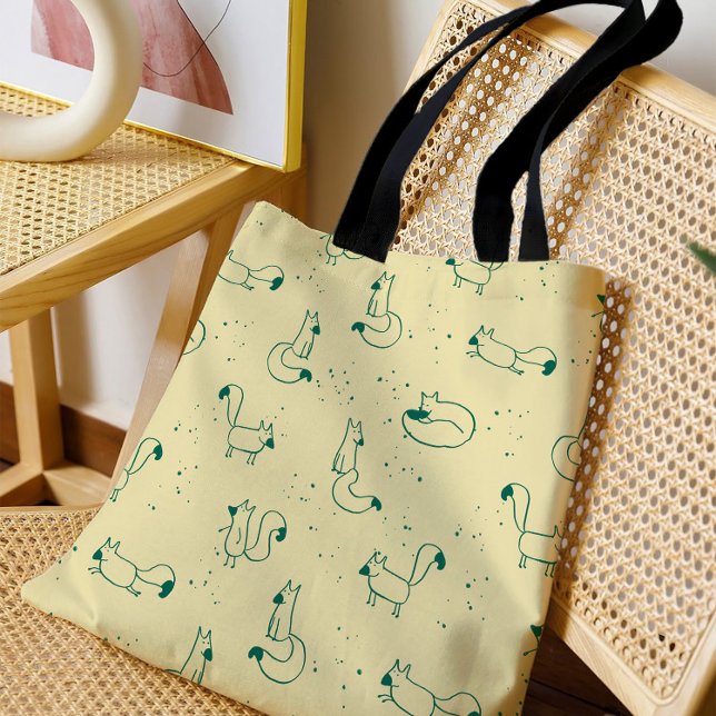 Whimsical Teal Klotterrävar på Smörgul Bakgrund  Tygkasse (Skapare uppladdad)