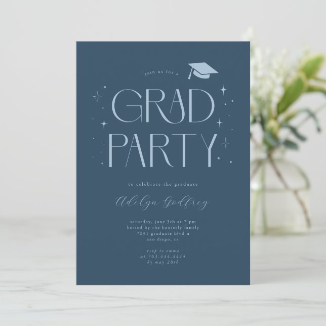 Whimsical typografi Navyblå examensfest Inbjudningar (Stående Fram)