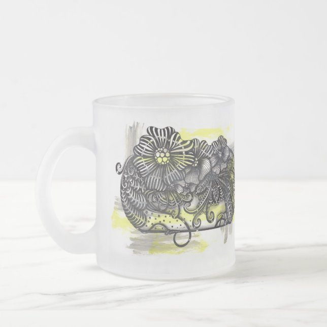 Whimsical Zen Doodle Monokroma Blommor Gul Acc Frostad Glasmugg (Vänster)