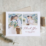 Whimsique Calligraphy Red Photo Collage Bröllop Tack Kort<br><div class="desc">Skicka din tacksamhet till gästerna för att de är en del av din speciella dag med det här anpassadets fotokollage tack för ditt kort. Den har ett vismiskt skript och klassisk typografi. Personlig genom att lägga till egna detaljer och med dina favoritfoton från bröllop.</div>