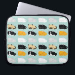 Whimsique Cats Mönster Laptop Fodral<br><div class="desc">Sömnande katter mönster har en tuxedo- eller bicolor-katt,  en grått-tabby,  en orange tabby,  en vit katt,  en svart katt och en rag doll katt på en mint grönt-bakgrund. Perfekt för (galna) kattmänniskor i ditt liv.</div>