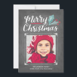 Whimsique Chalkboard Hand lät julfoto Julkort<br><div class="desc">Skicka dina semesterhälsningar i stil med det här 1-fotokortet med helgdag med handskrivet kalligrafigrafi och vattenfärgsholly. Opt för en lyxfri beröring i extra med texturerad papper eller en urklippsform.</div>