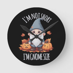 Whimsique Cute Gnome på hösten Rund Klocka