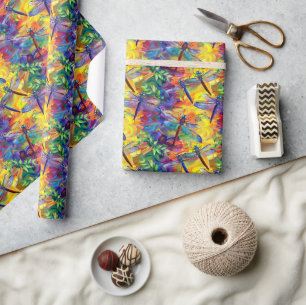Whimsique Dragonfly Mönster med Vibrant Backgroun Presentpapper