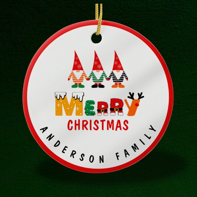 Whimsique Gnomes Playful Typsnitt God jul Julgransprydnad Keramik (Skapare uppladdad)