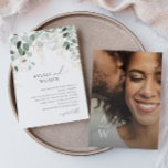 Whimsique Grey och Guld Monogram Photo Bröllop Inbjudningar<br><div class="desc">Gå in i en värld av förtjusning med vår vita grej och guld-monografiinbjudan till fotobröllop, perfekt för din botaniska vår boho bröllop. Den här inbjudan är full av eucalyptus och accents från grönt och guld, och den är elegans och modern stollig. Föreställ er att vi kör igenom en magisk sommarträdgård,...</div>
