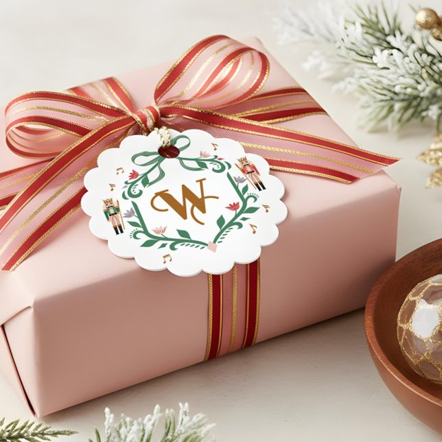Whimsique jul Nutcracker Monogram Vapensköld Bow Gåvor Etiketter (Whimsical Christmas Nutcracker Monogram Crest Bow Favor Tags (Front))