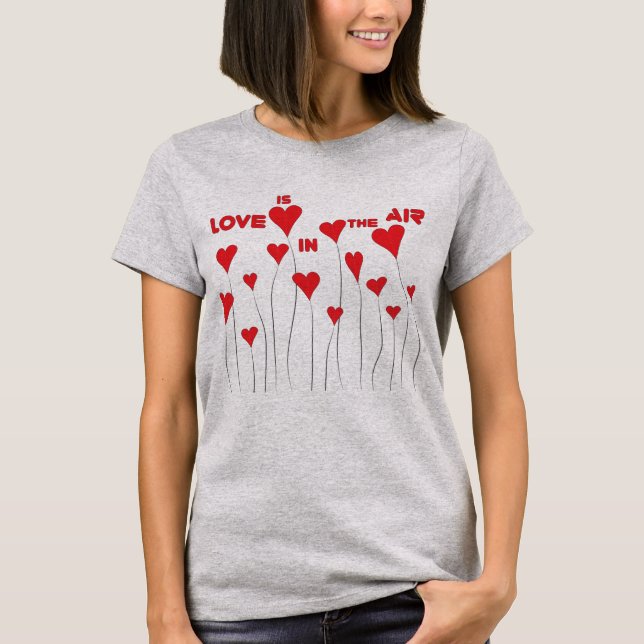 Whimsique Kärlek ligger i Luft Hearts Tee Shirt (Framsida)