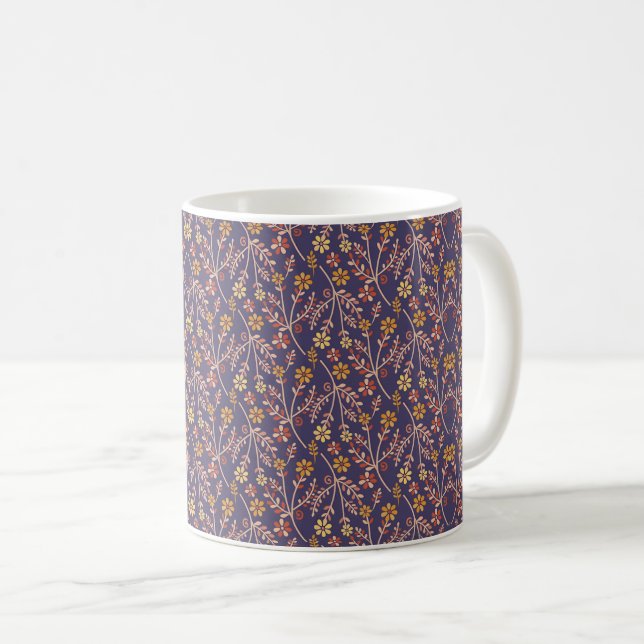Whimsisk blomsterdesign med vinrankor på lila bakg kaffemugg (Framsida höger)